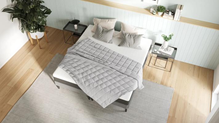 Emma Hug Weighted Blanket