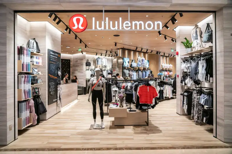 A Healthy & Responsible Clothing with Lululemon