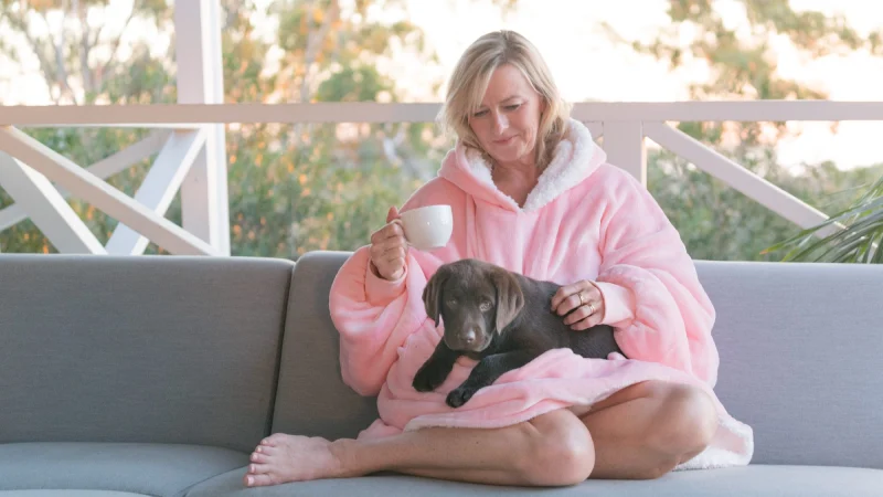 The Oodie Australia Review – Wrap yourself in a Blanket Hoodie!